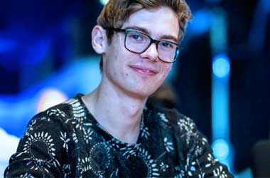 Fedor Holz Wins 2017 Triton Super High Roller Series